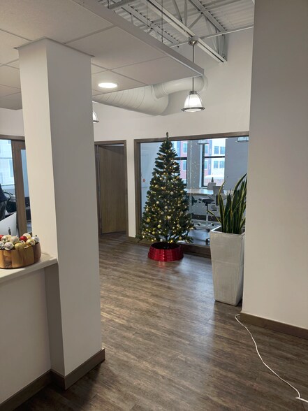 More Photos Of 1818 Parmenter St, Middleton Office For Lease