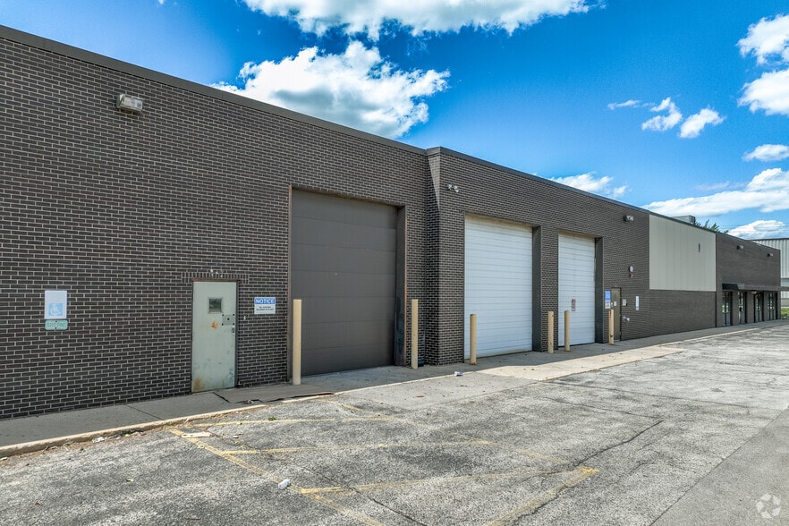 Primary Photo Of 220 Poplar Pl, North Aurora Warehouse For Lease