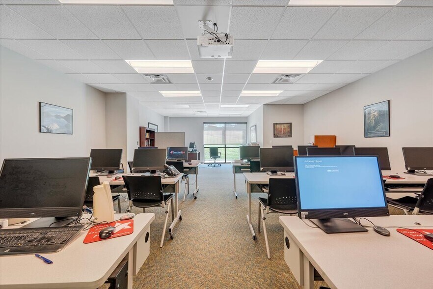 More Photos Of 5240 Valleypark Dr, Roanoke Office For Sale