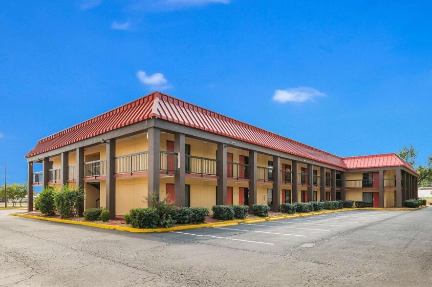 Primary Photo Of 2015 Military Rd, Columbus Hotel For Sale