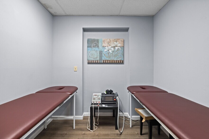 More Photos Of 4171-4193 Crescent Dr, Saint Louis Medical For Sale