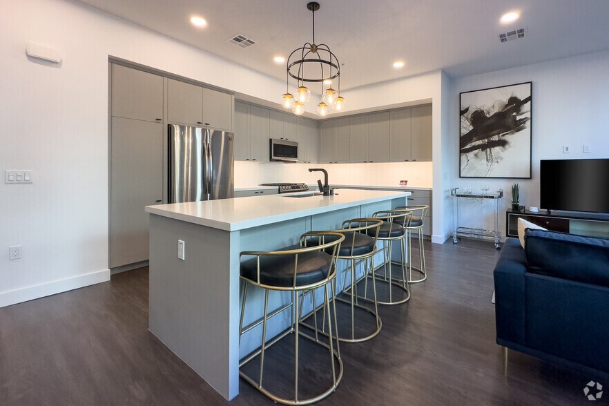 More Photos Of 585 Anton Blvd, Costa Mesa Apartments For Lease