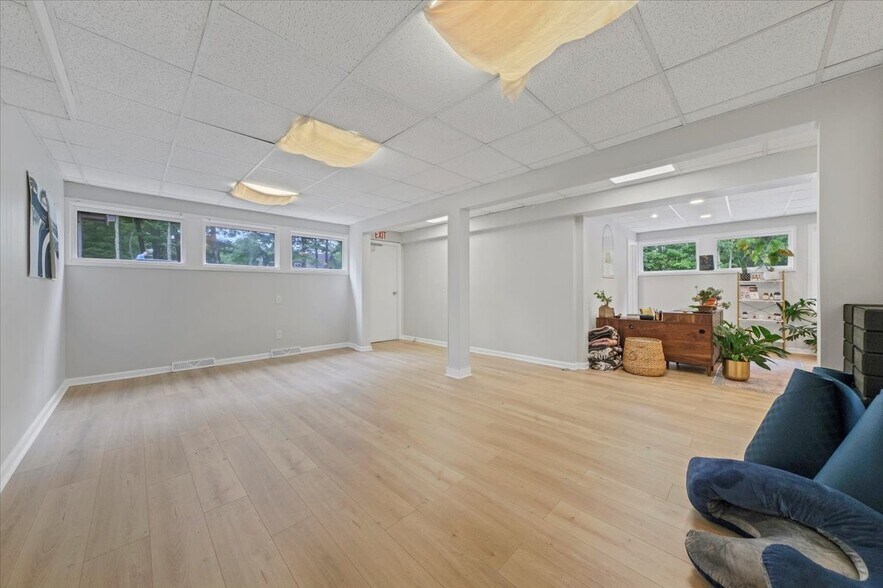 More Photos Of 40 Sunset Ridge Rd, New Paltz Medical For Sale