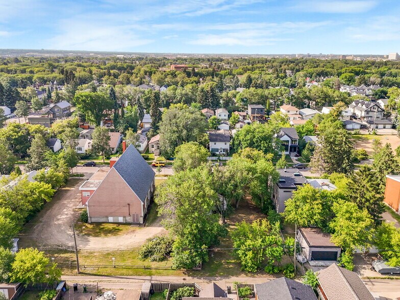 More Photos Of 9630 74 Av NW, Edmonton Flex For Sale