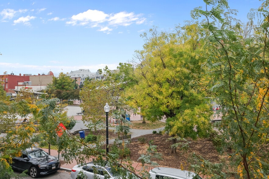 More Photos Of 721 D St SE, Washington Storefront Retail Office For Lease