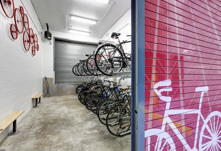 More Photos Of 200 W Madison St, Chicago Office For Lease