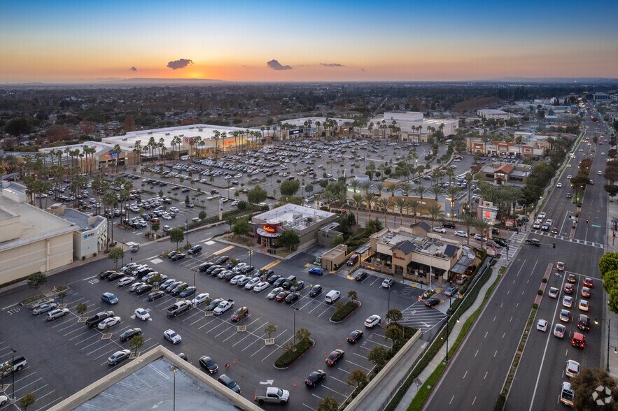 More Photos Of 15580-15600 Whittwood Ln, Whittier General Retail For Sale