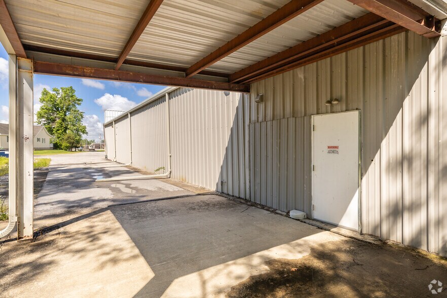 More Photos Of 1021 US Highway 45 N, Eldorado Freestanding For Sale