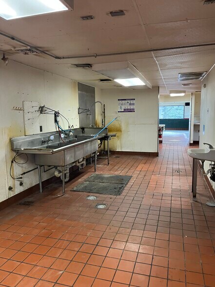 More Photos Of 124 N Chicago Ave, South Milwaukee Restaurant For Sale
