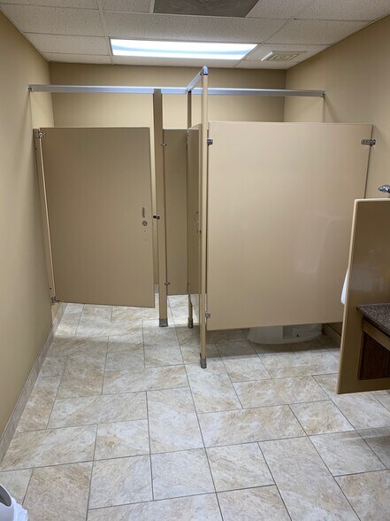 More Photos Of 322 S Main St, Lancaster Medical For Sale