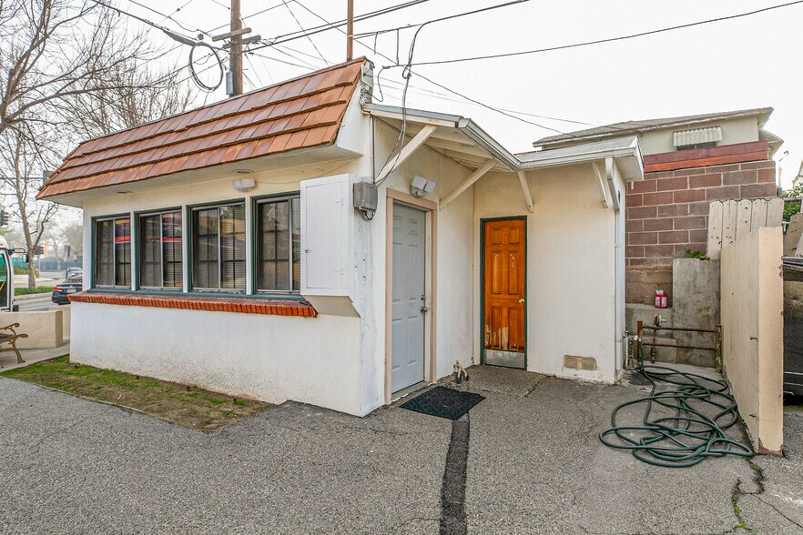 More Photos Of 1140 E Chevy Chase Dr, Glendale Office Residential For Sale