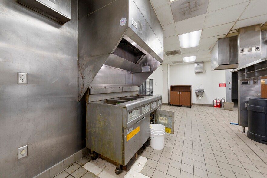 More Photos Of 101 W Lind St, Mankato Fast Food For Sale