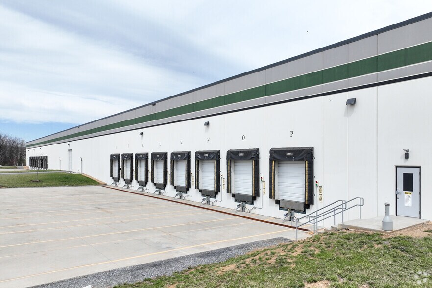 More Photos Of 411 Brooke Rd, Winchester Warehouse For Lease