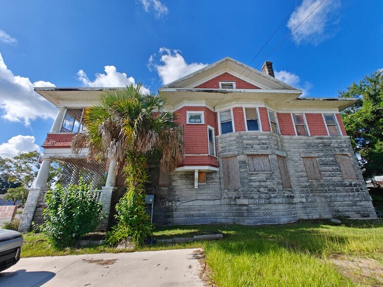 More Photos Of 2020 N Main St, Jacksonville Specialty For Sale