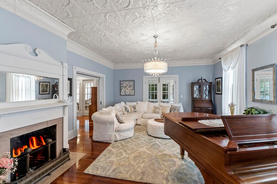 More Photos Of 1332 3rd Ave W, Bradenton Specialty For Sale