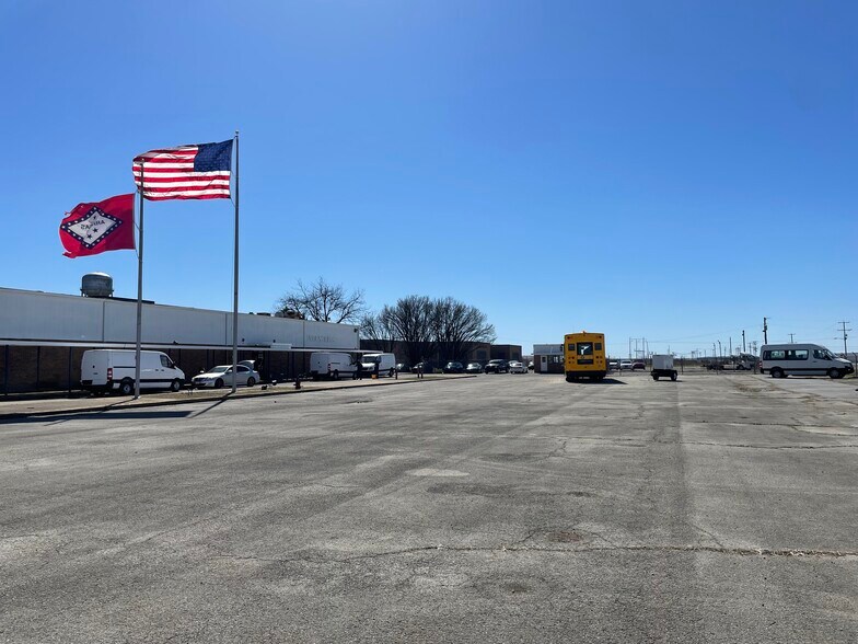 Primary Photo Of 1425 Ohlendorf Rd, Osceola Manufacturing For Sale