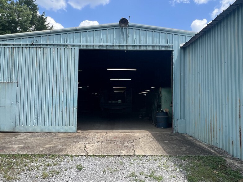 More Photos Of 125 McAdoo Creek Rd, Clarksville Warehouse For Sale