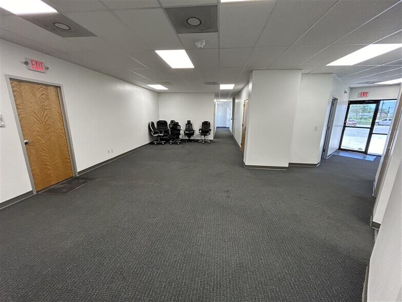 More Photos Of 4718 Cotton Belt Dr, San Antonio Warehouse For Sale