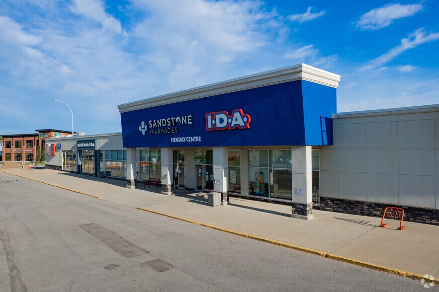 More Photos Of 4804 50 St, Innisfail Storefront Retail Office For Lease