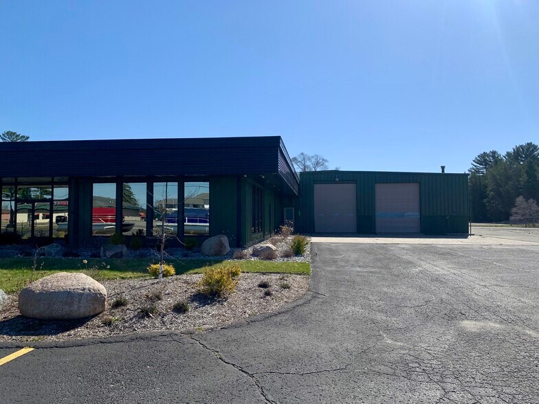 More Photos Of 702 N Cedar St, Kalkaska Freestanding For Sale