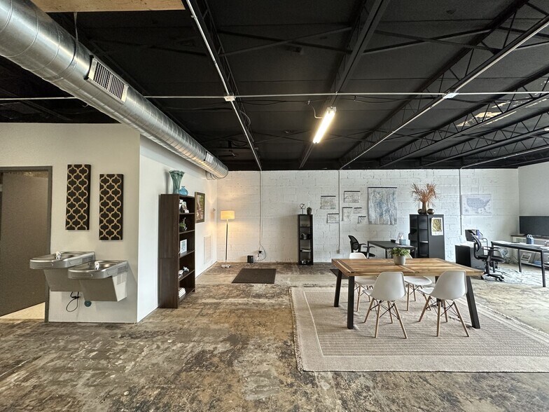 More Photos Of 19-27 Mohawk Dr, Greenville General Retail For Lease