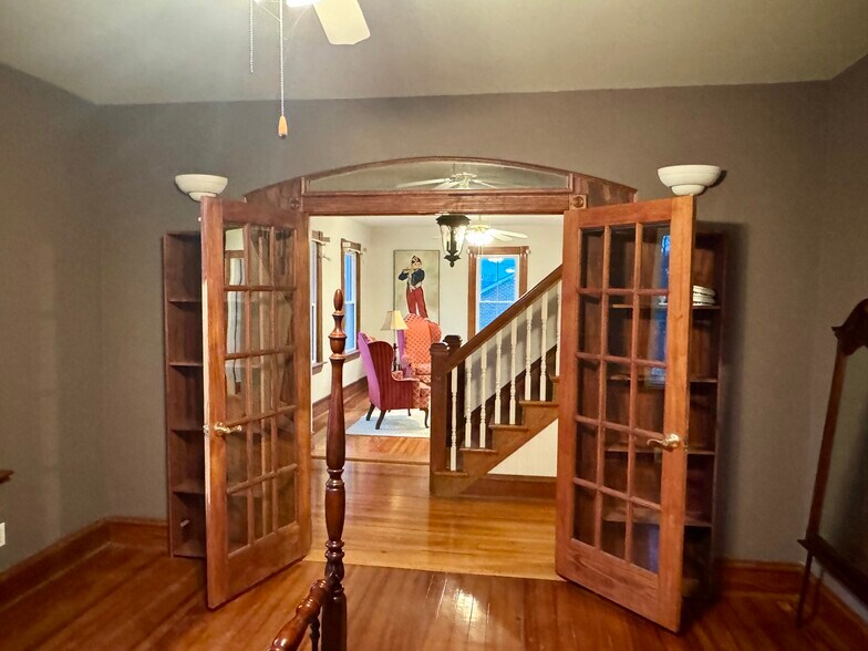 More Photos Of 1011 Market St, Hermann General Retail For Sale