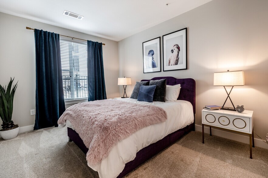 More Photos Of 101 W Morehead St, Charlotte Apartments For Lease