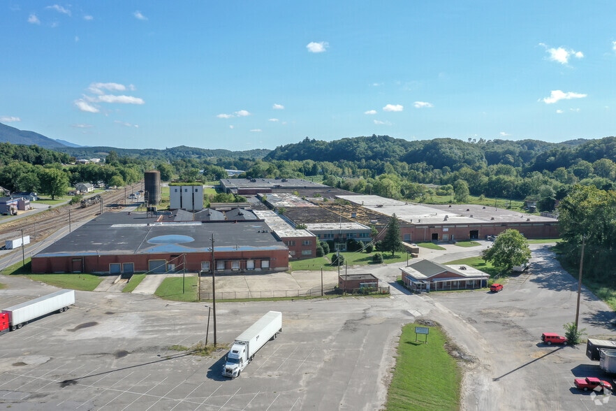 More Photos Of 1 Water St, Old Fort Distribution For Lease