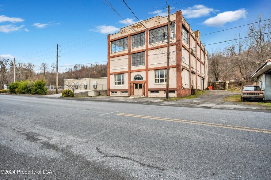 More Photos Of 1001 W Centre St, Mahanoy City Warehouse For Sale