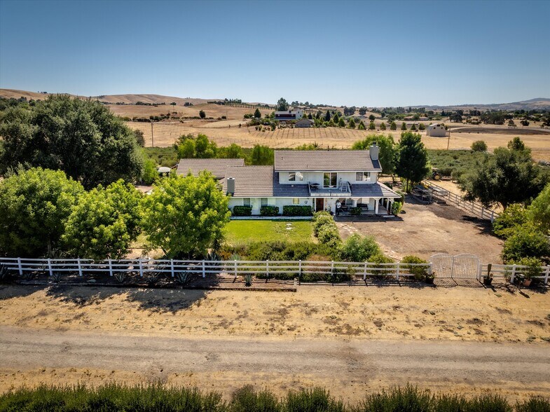 More Photos Of 5055 Rancho La Loma Linda Dr, Paso Robles Specialty For Sale