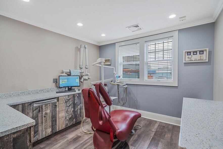 More Photos Of 2983 Long Beach Rd, Oceanside Medical For Sale