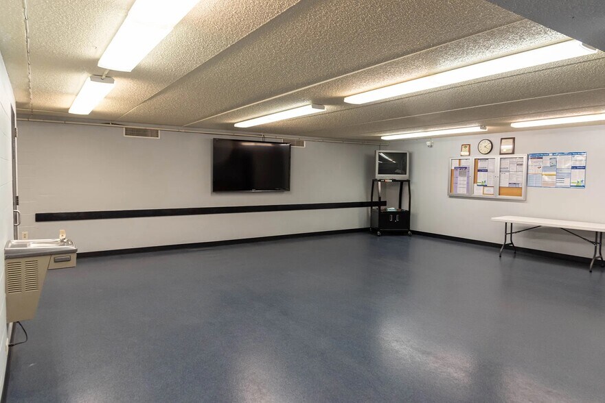 More Photos Of 2270 Ashland Ave, Toledo Lodge Meeting Hall For Sale