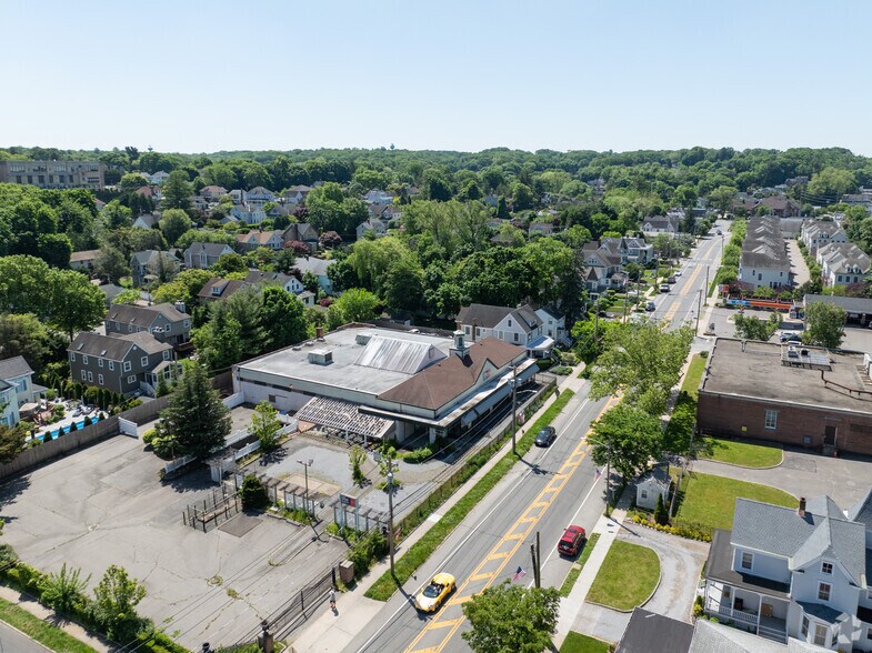 More Photos Of 221 South St, Oyster Bay Freestanding For Sale