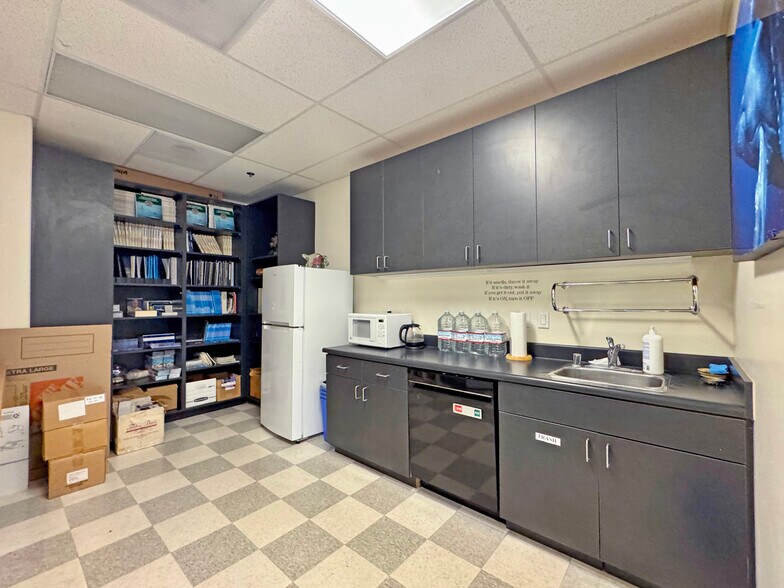 More Photos Of 1525 State St, Santa Barbara Serviced Offices For Sale
