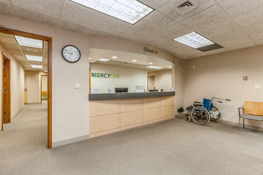 More Photos Of 303 University Ave, Des Moines Medical For Sale