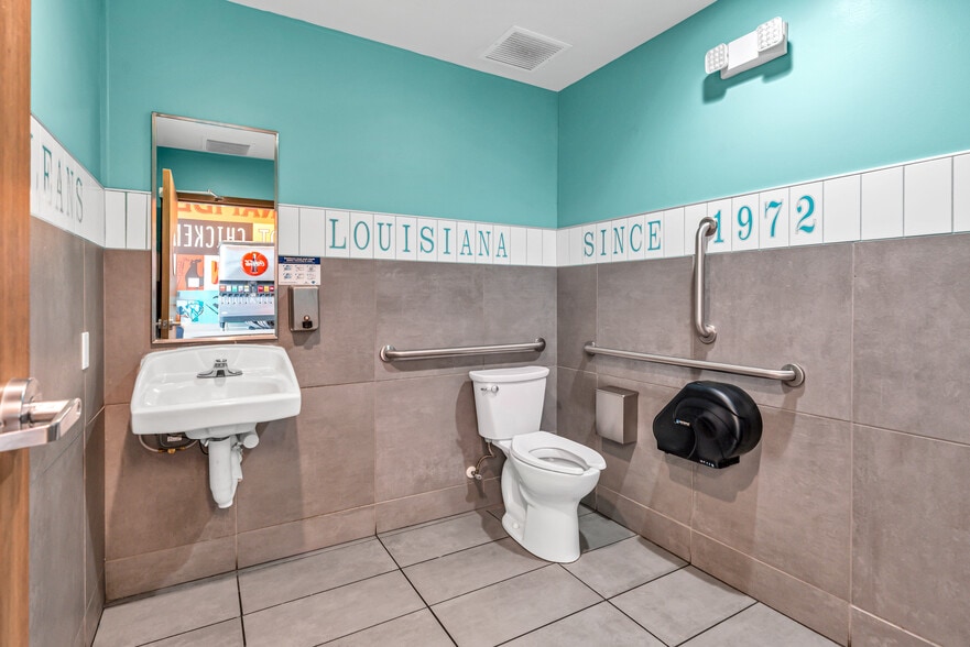 More Photos Of 2900 S Ridgewood Ave, Edgewater Specialty For Lease