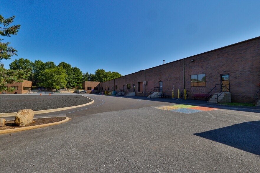 More Photos Of 1550 Valley Center Pky, Bethlehem Flex For Sale