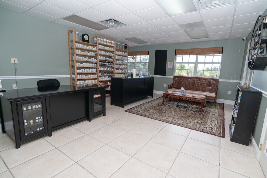 More Photos Of 1732 NE 26th St, Wilton Manors Office For Lease