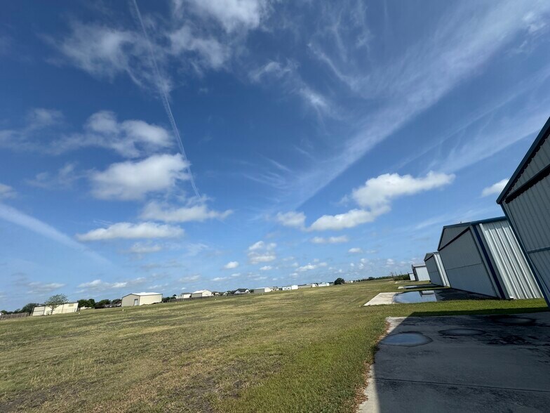 More Photos Of 463 Texas Heritage Dr, La Vernia Airplane Hangar For Sale