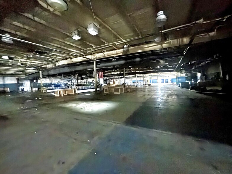 More Photos Of 811 Commerce Dr, Kendallville Manufacturing For Sale