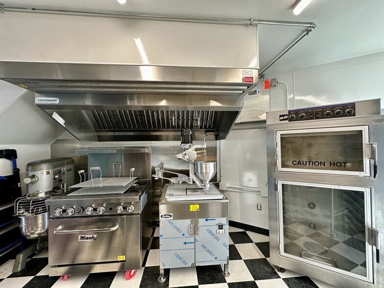More Photos Of 4 Thomas St, Holley Restaurant For Sale