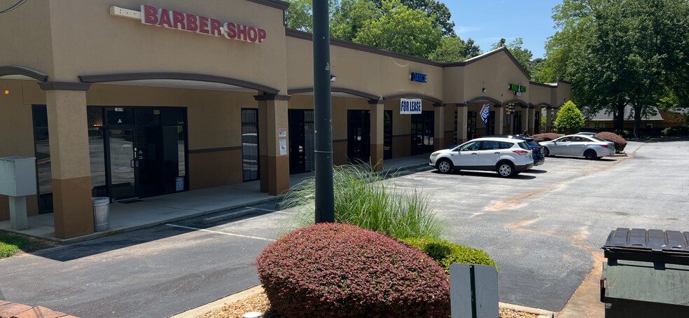 More Photos Of 1879 Stone Mountain Lithonia Rd, Lithonia Storefront Retail Office For Lease