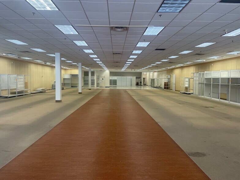 More Photos Of 2156 Dixie Hwy, Fort Mitchell Unknown For Lease