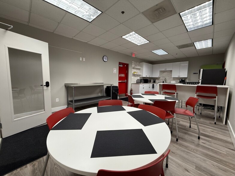 More Photos Of 3800 Camp Creek Pky, Atlanta Light Distribution For Lease