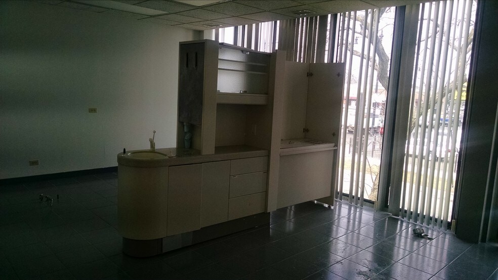More Photos Of 2715 N Central Ave, Chicago Medical For Sale