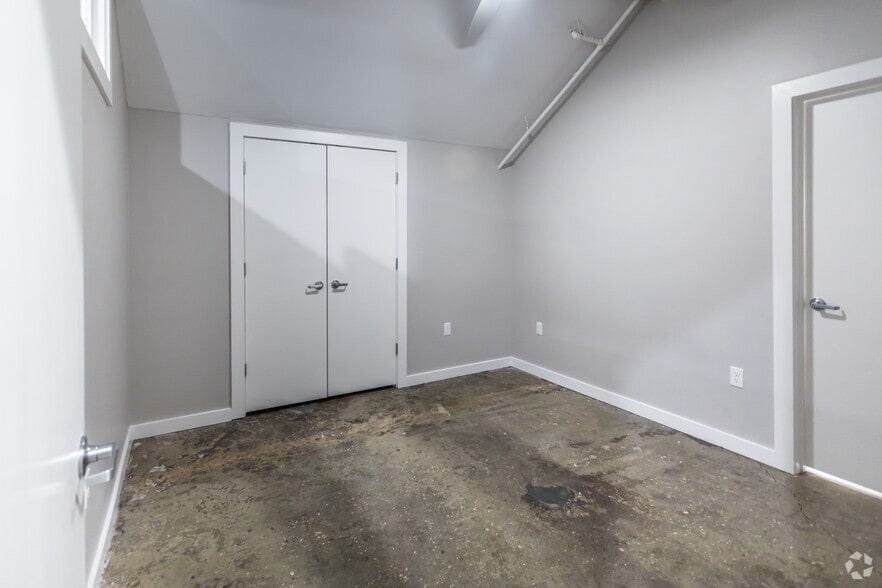 More Photos Of 360 Metal Museum Dr, Memphis Apartments For Sale