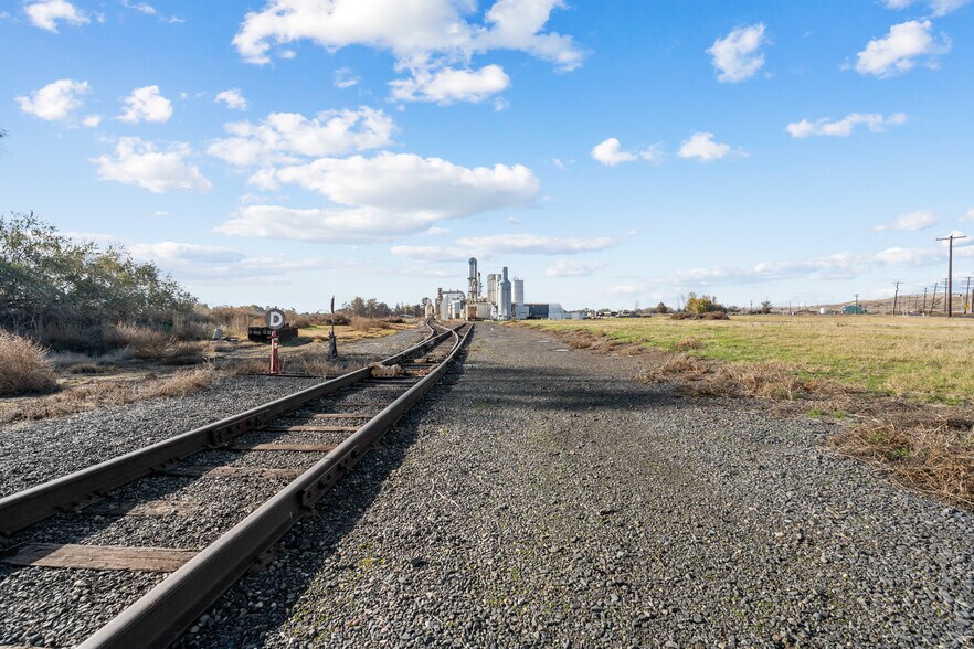 More Photos Of 405 Hoosier, Stanfield Food Processing For Lease