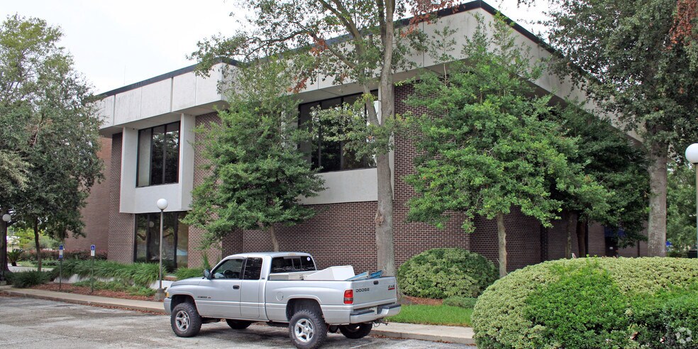 More Photos Of 101 Scholars Way, Jacksonville Bank For Lease