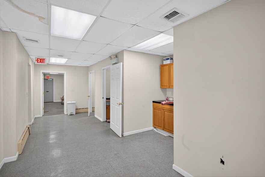 More Photos Of 1106 Broadway, Fountain Hill Office Residential For Sale