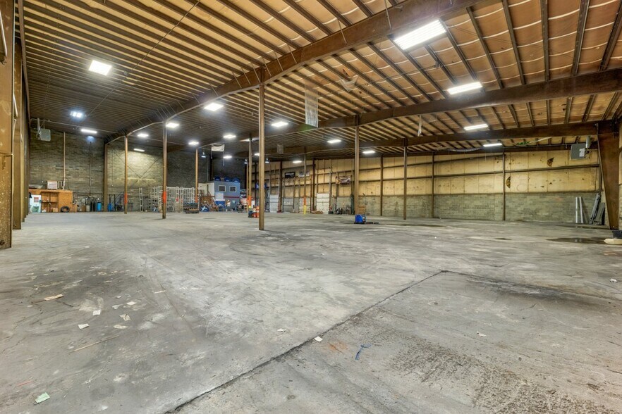 More Photos Of 326 Dartmouth College Hwy, Lebanon Warehouse For Sale